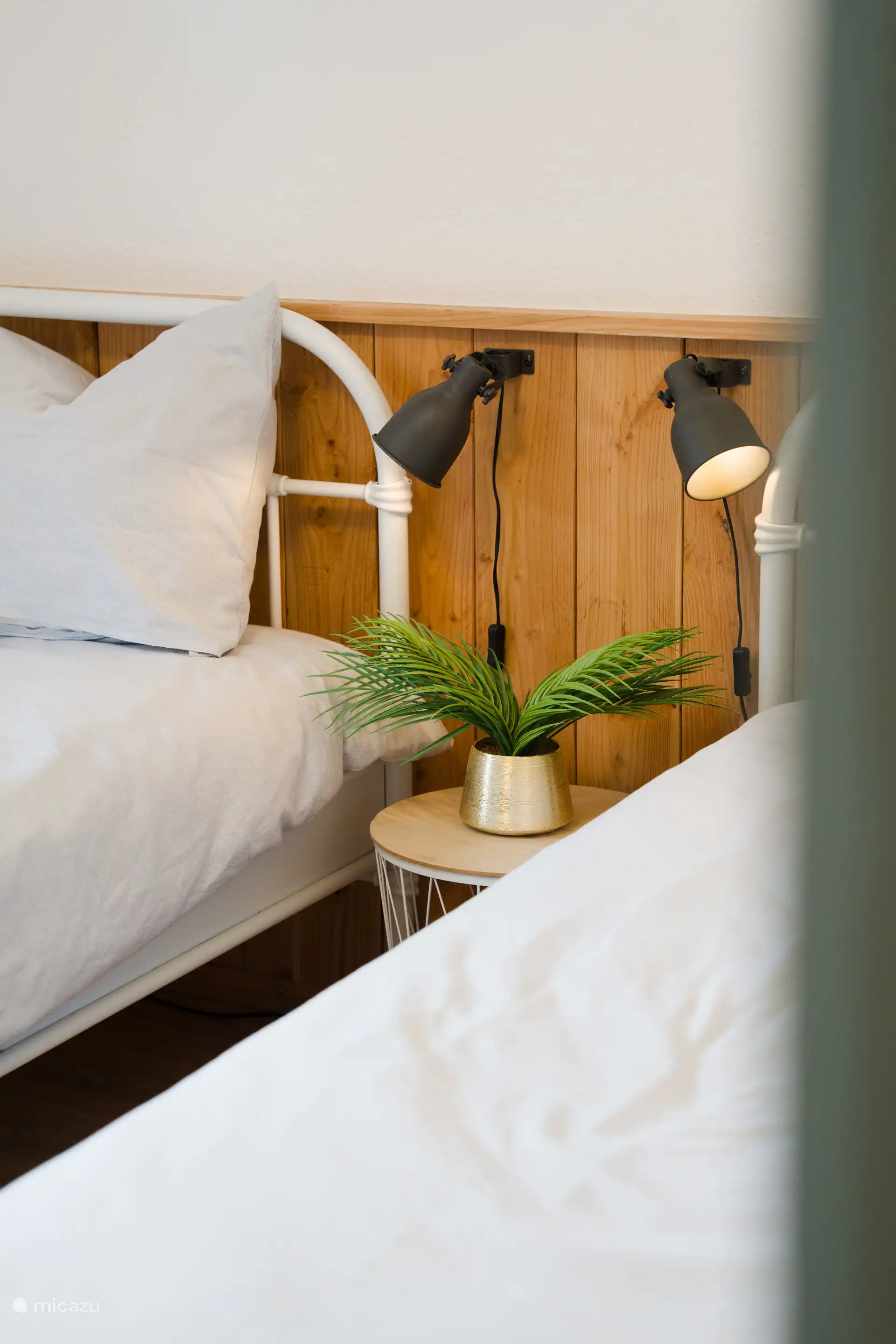 Bedroom 4 on the 2nd floor (with sink and cupboard)