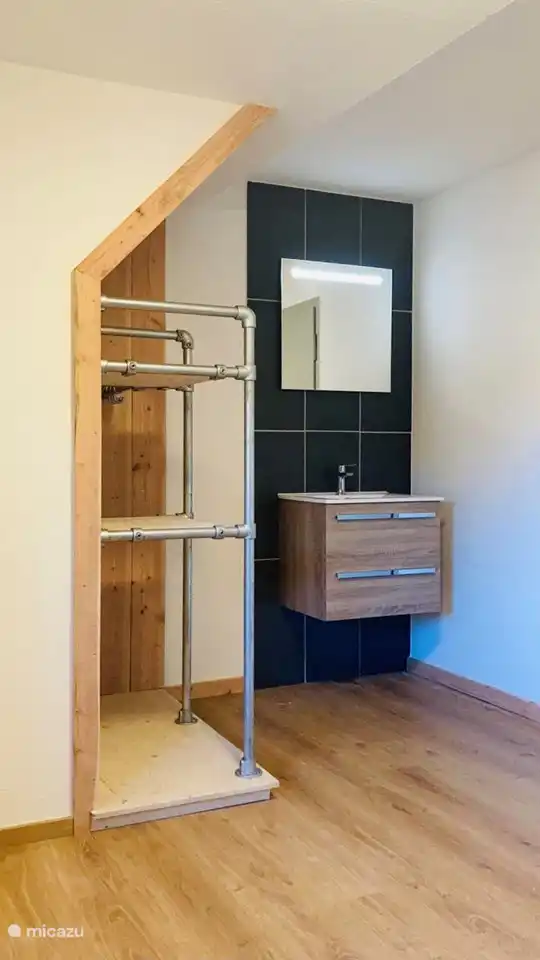 The four bedrooms on the top floor are all equipped with washbasins.