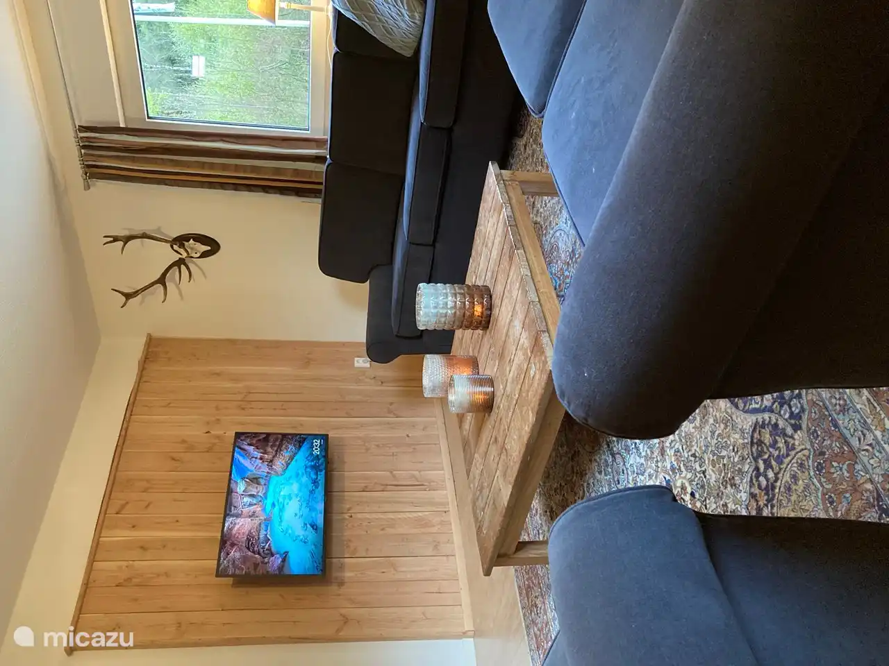 The cozy living room on the first floor has three large sofas. From the living room you have a beautiful view over the valley (Renautal). Are you up early? Then spot the deer that often walk through our garden looking for food or a resting place.