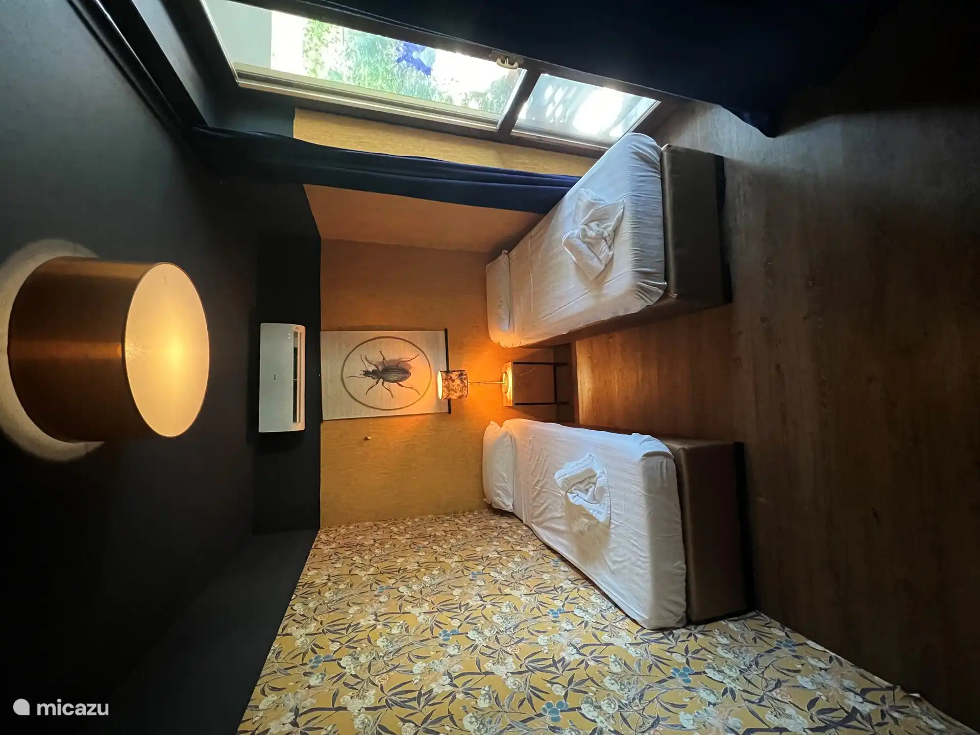 Kleines Zimmer mit zwei Einzelbetten 