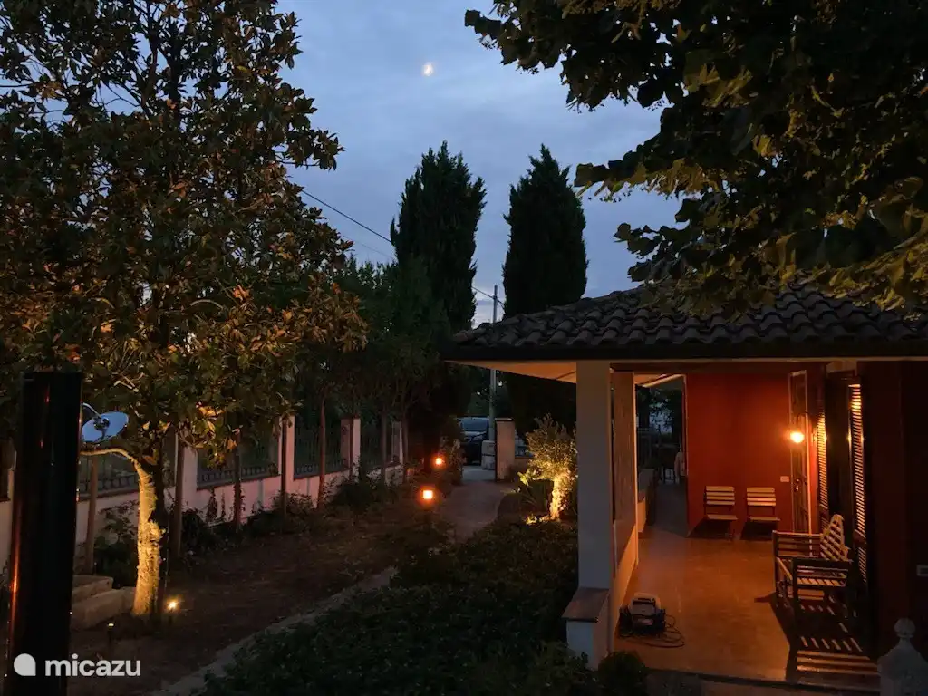 Abendbeleuchtung Villa