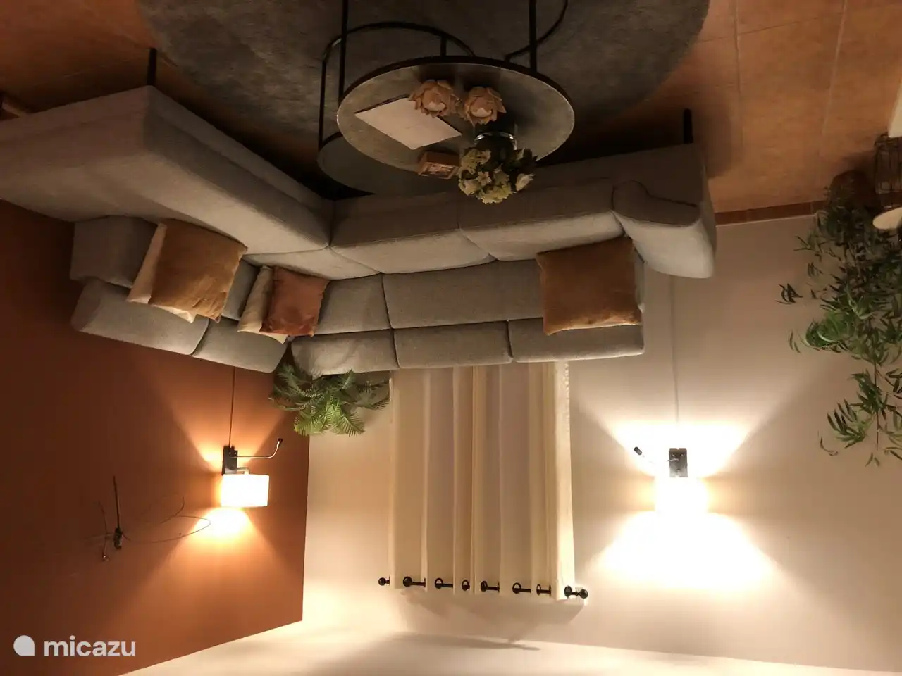 Wohnzimmer mit Ecksofa