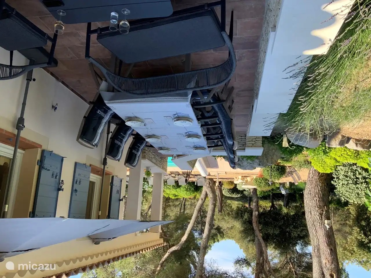 Seitliche Terrasse im Südosten