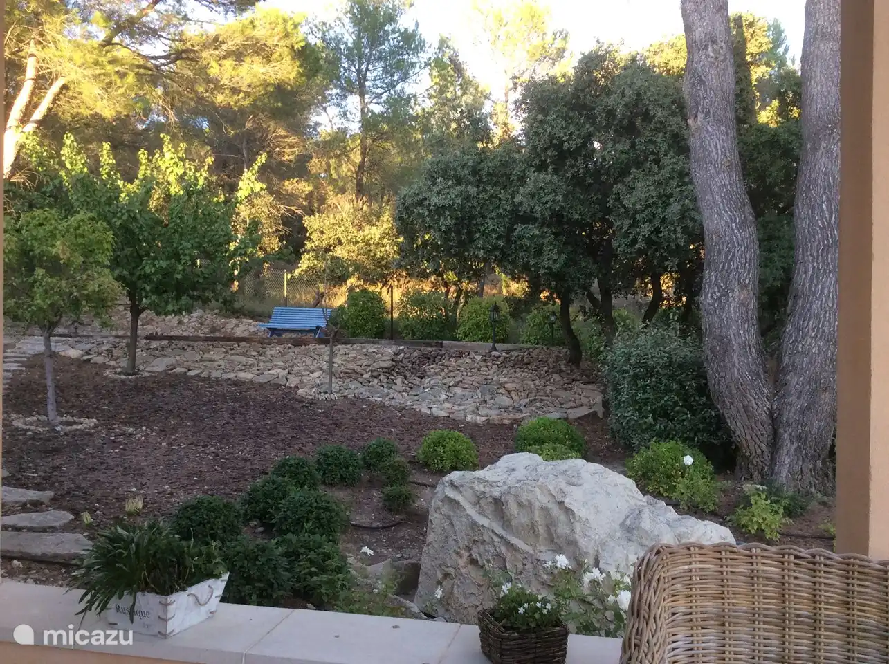 Blick von der Terrasse in Richtung Jeu de Boules Court