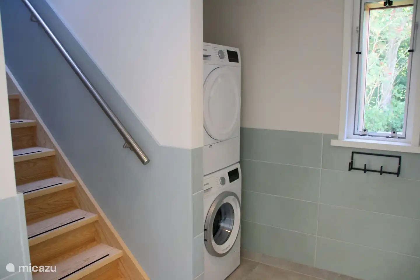 hal met wasmachine en droger