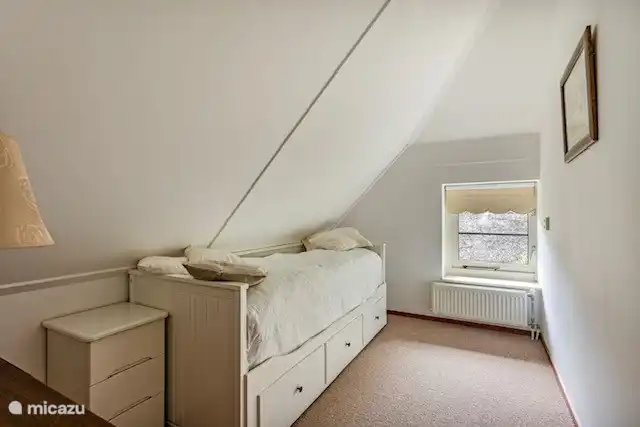 Schlafzimmer mit Ausziehbett für 2 Personen