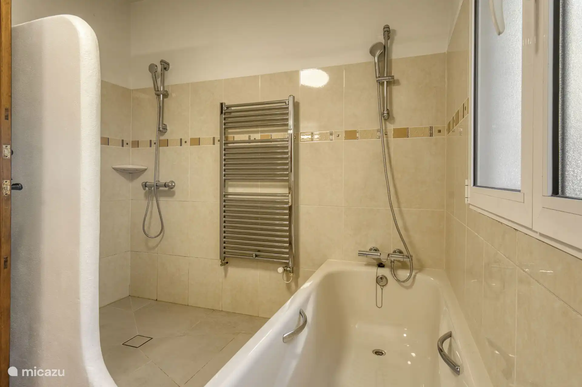 Salle de bain, chambre principale, salle de bain, salle de bain, attenante, 1er étage