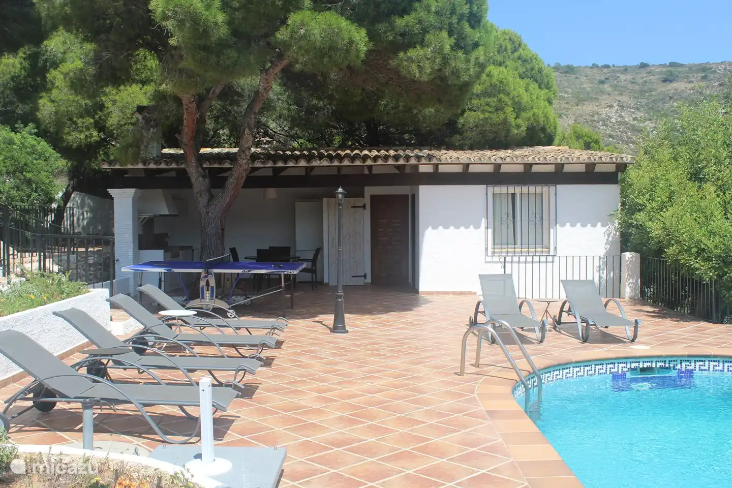 terraza de la piscina