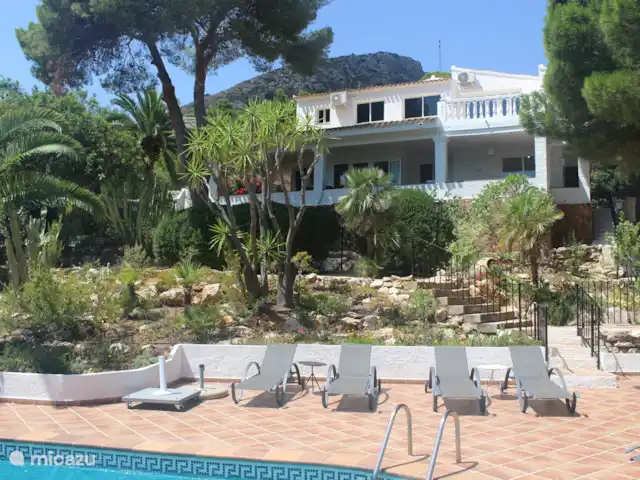 Villa Indalera en España, Costa Blanca, Moraira - villa Villa del lado sur y terraza con piscina
