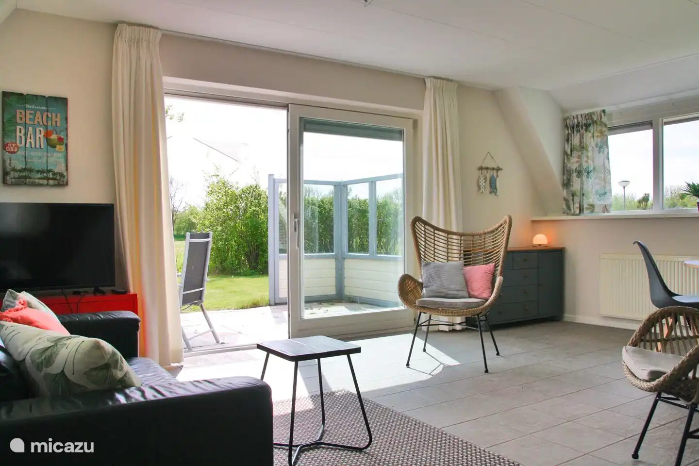 modern eingerichtetes Wohnzimmer