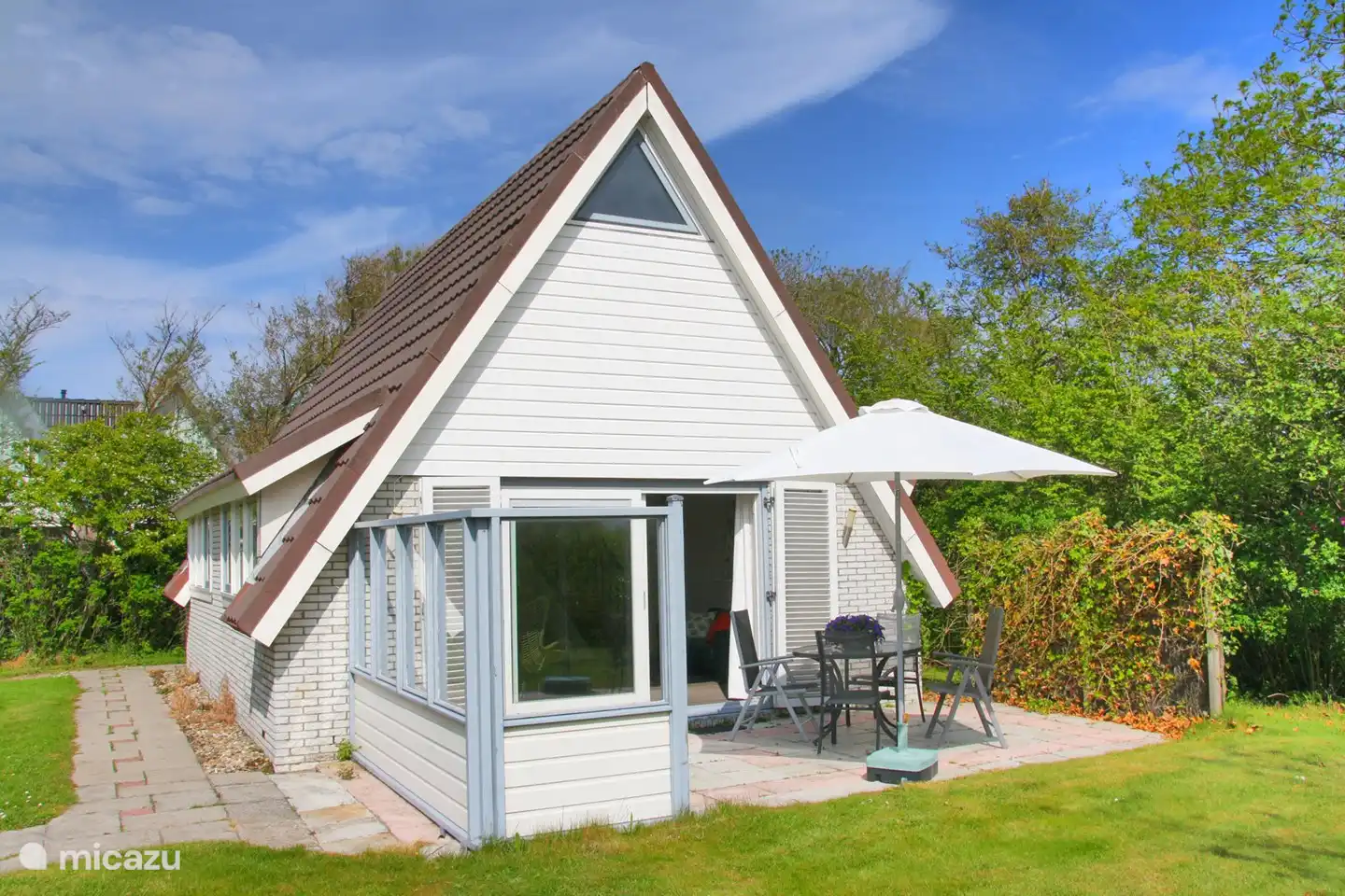 schöne freistehende mit terrasse