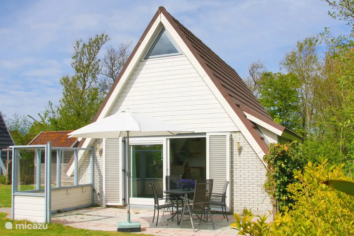 Terrasse mit Möbeln