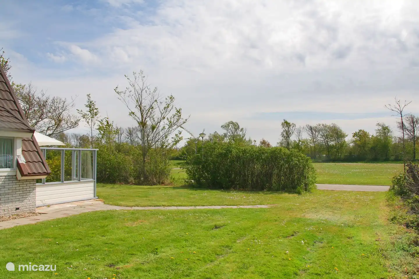 schöne Liegewiese mit Aussicht