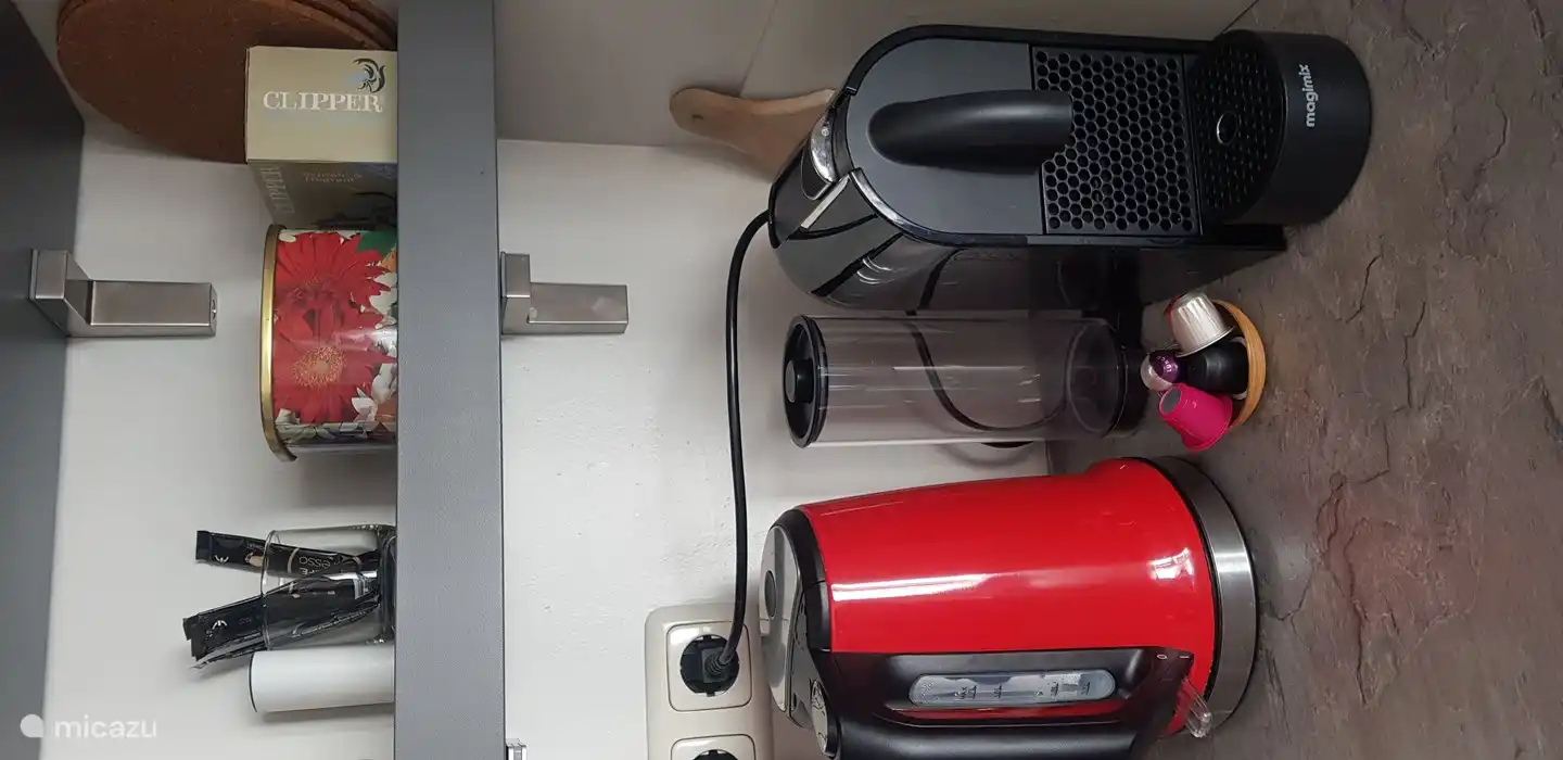 Coffee and tea facilities (Nespresso)