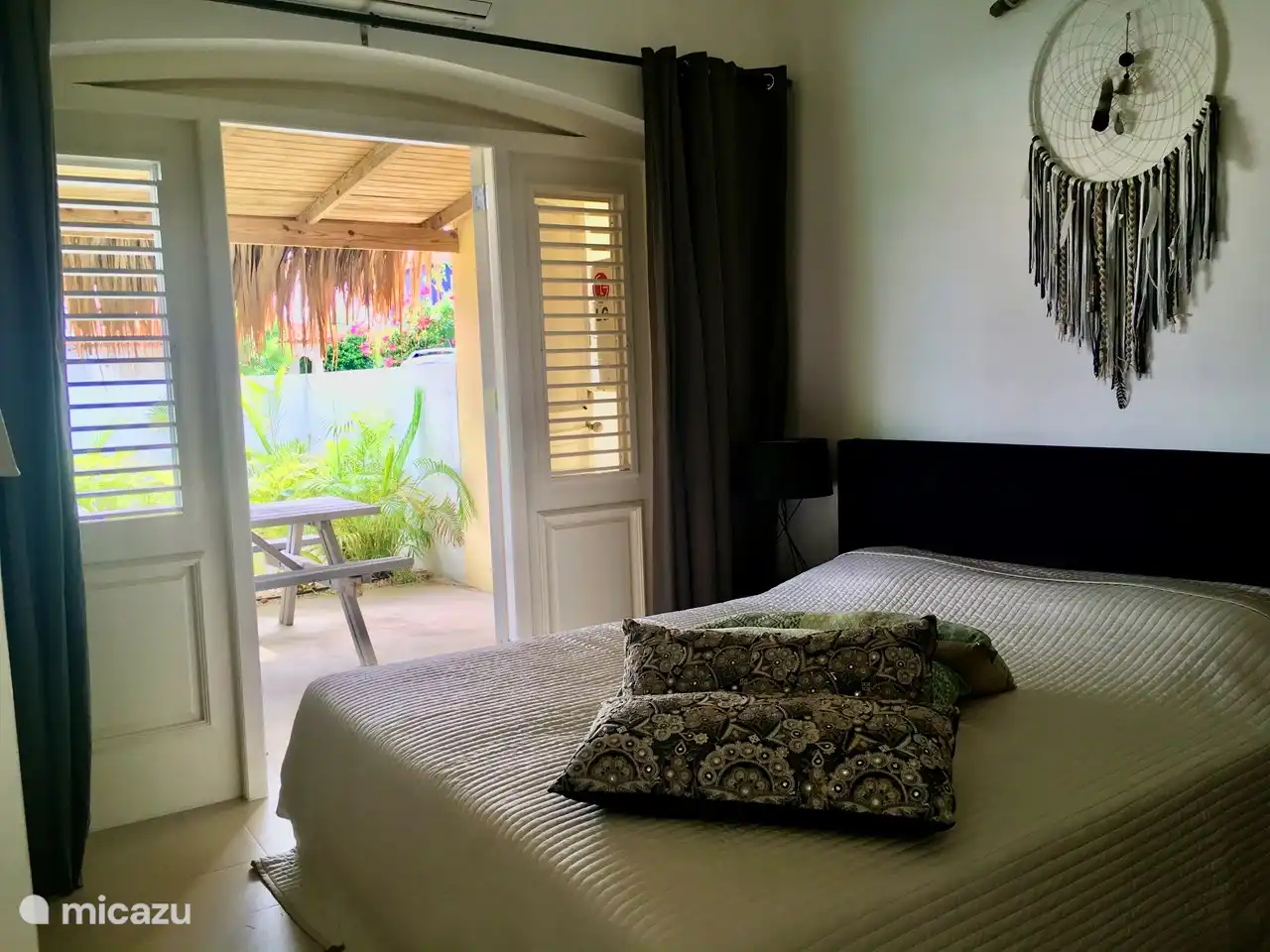 Bedroom with air conditioning, wardrobe and connecting bathroom on the ground floor