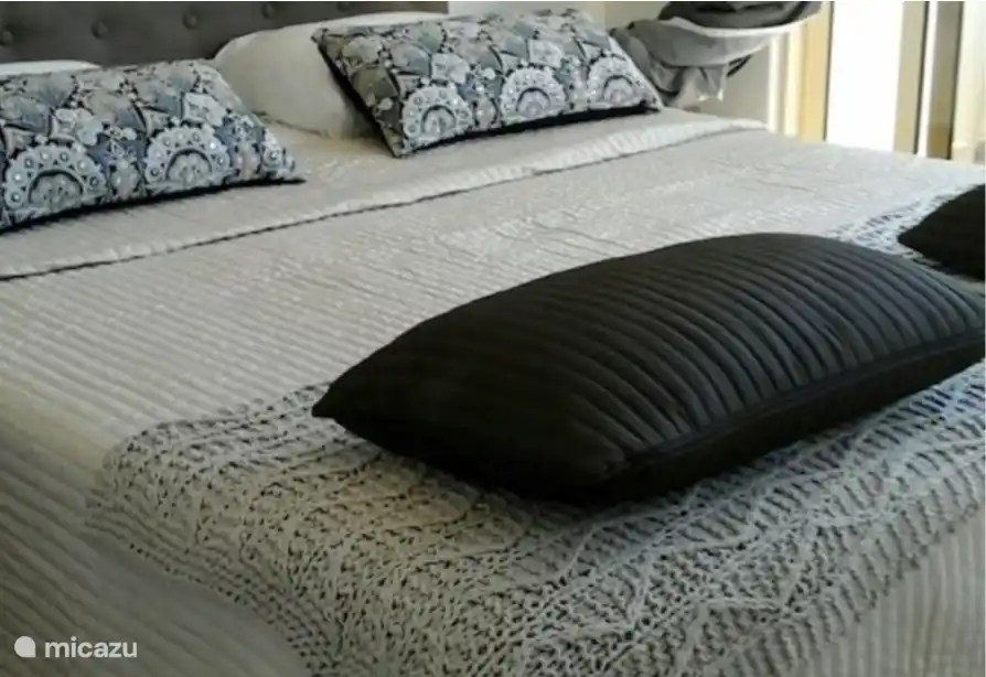 Bed detail