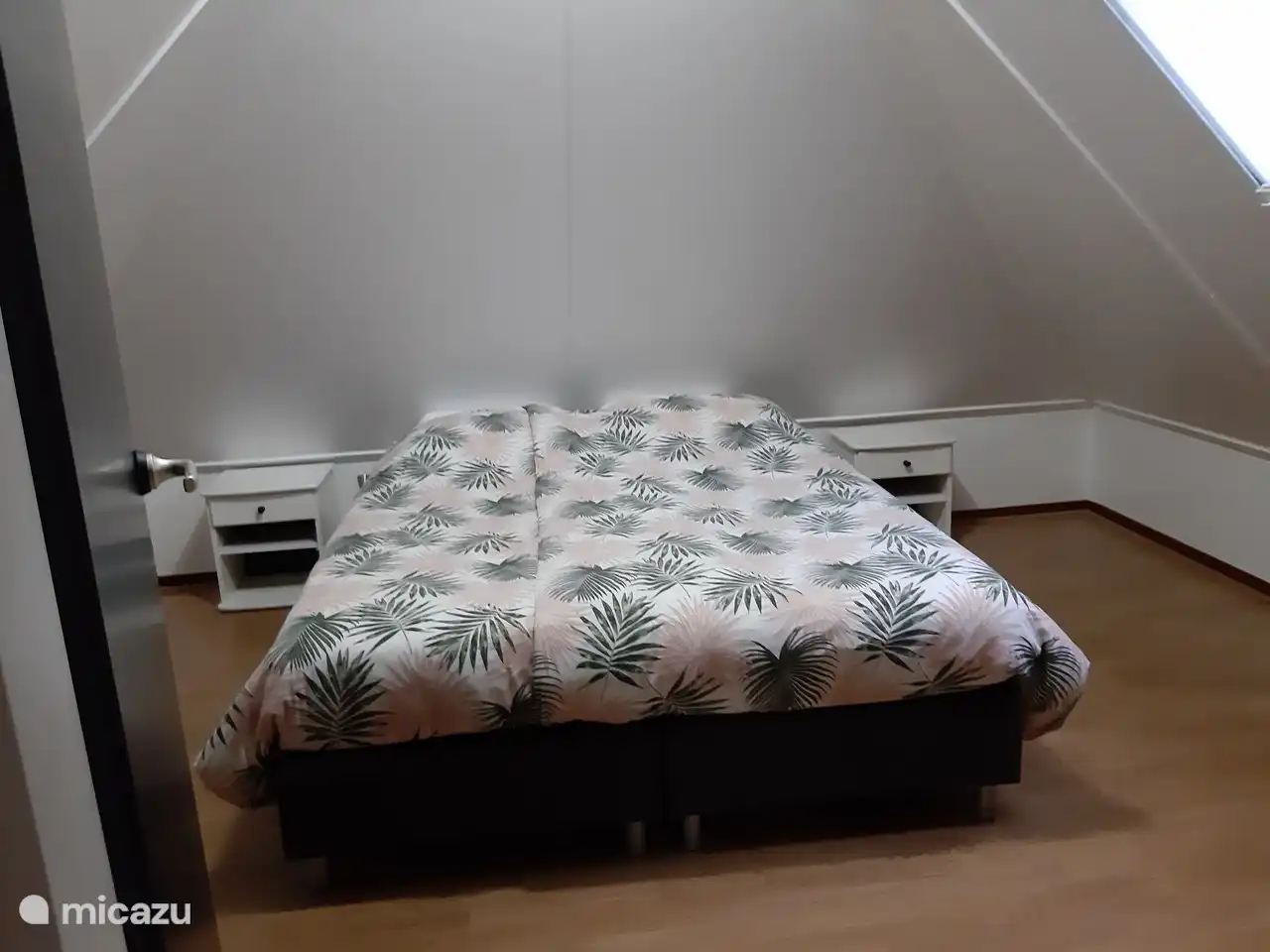 Hinteres Schlafzimmer mit 2 Boxspringbetten.