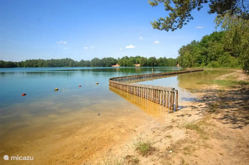 Der Erholungssee Der Blaue See, 6,7 km. aus dem Park. Hier können Sie auch schwimmen.