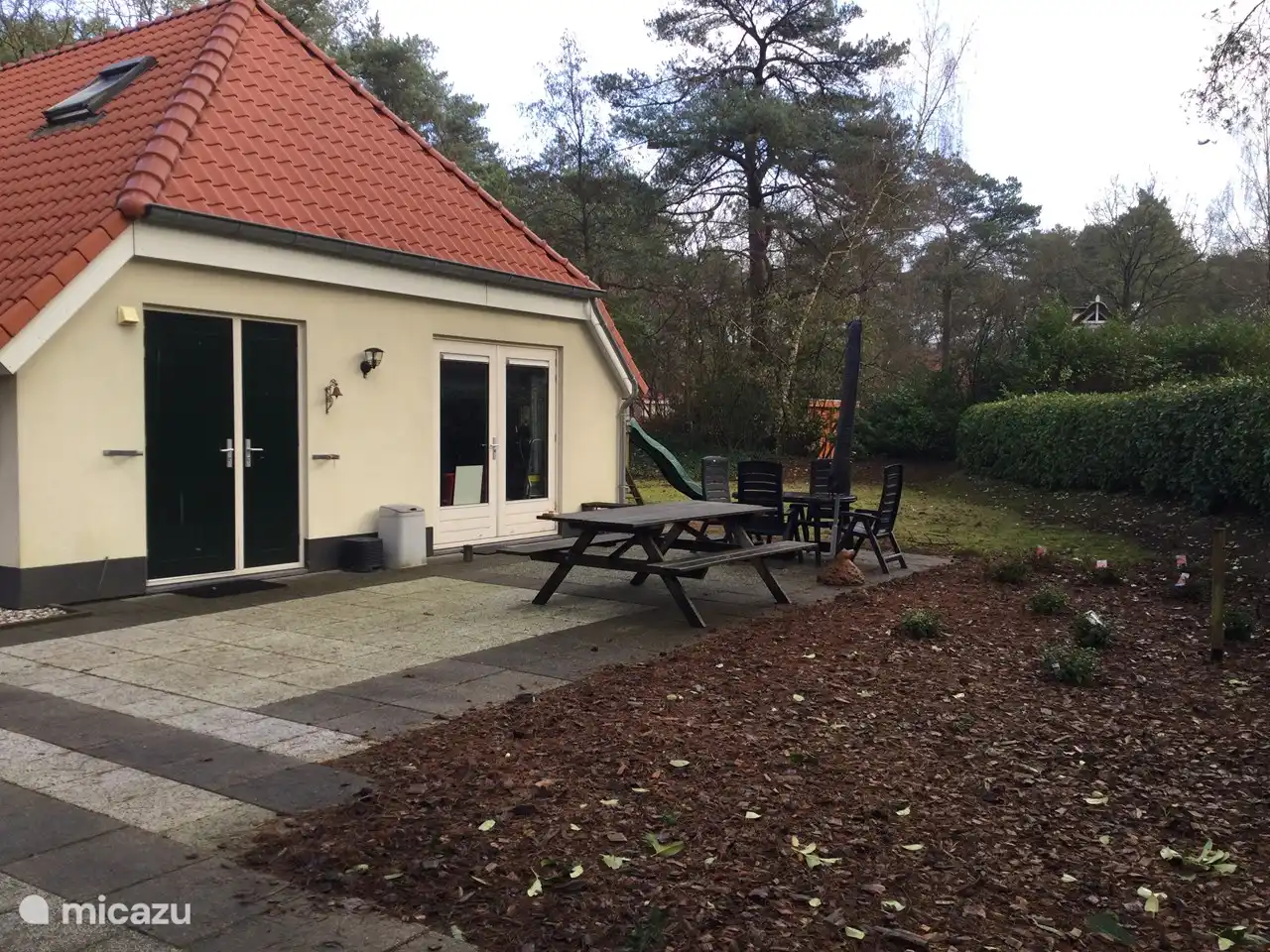 Schöne große Terrasse.