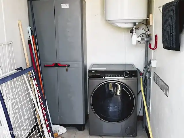 Village le Chat 97 | France, Charente, Écuras - maison de vacances Buanderie avec lave-linge/sèche-linge et chaudière de 80 litres