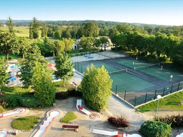 Village le Chat 97 | France, Charente, Écuras - maison de vacances 2 courts de tennis dans le parc