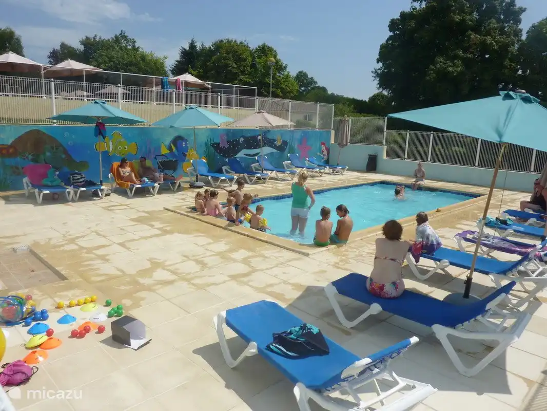 Schwimmbad für Kleinkinder (eingezäunt)