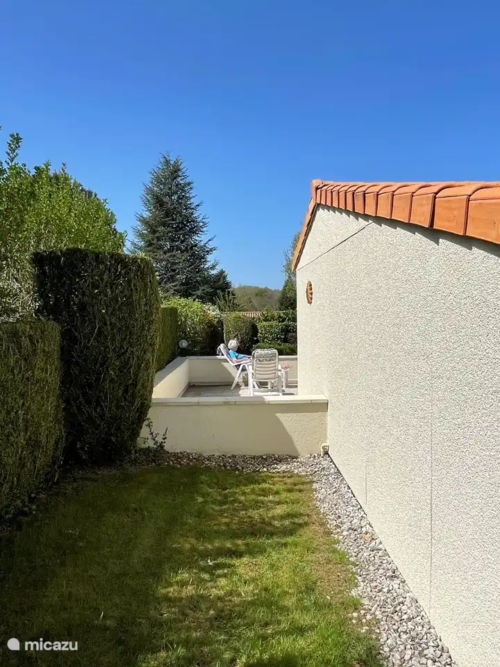 Seite mit Blick auf die Terrasse