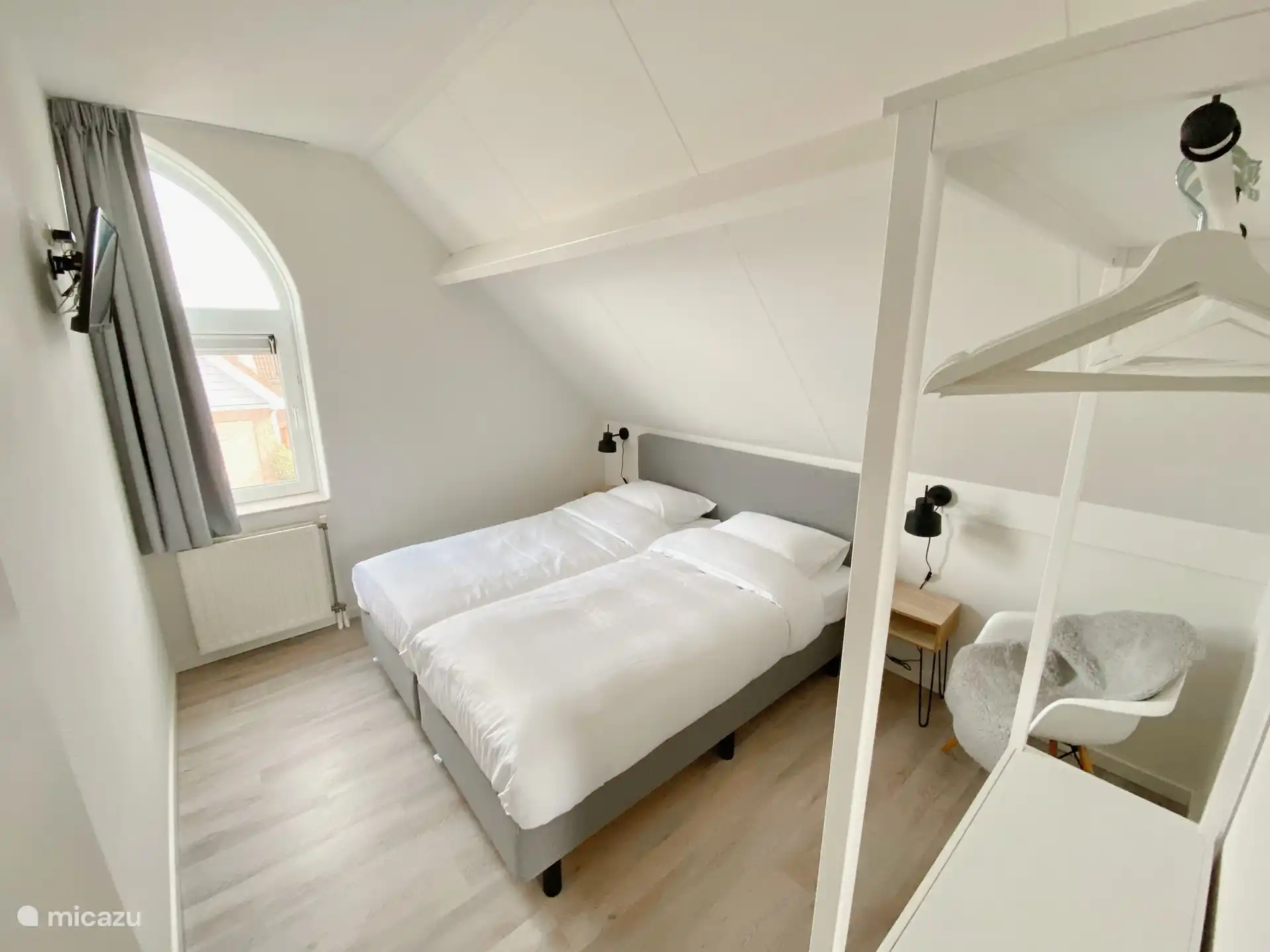 Schlafzimmer 1