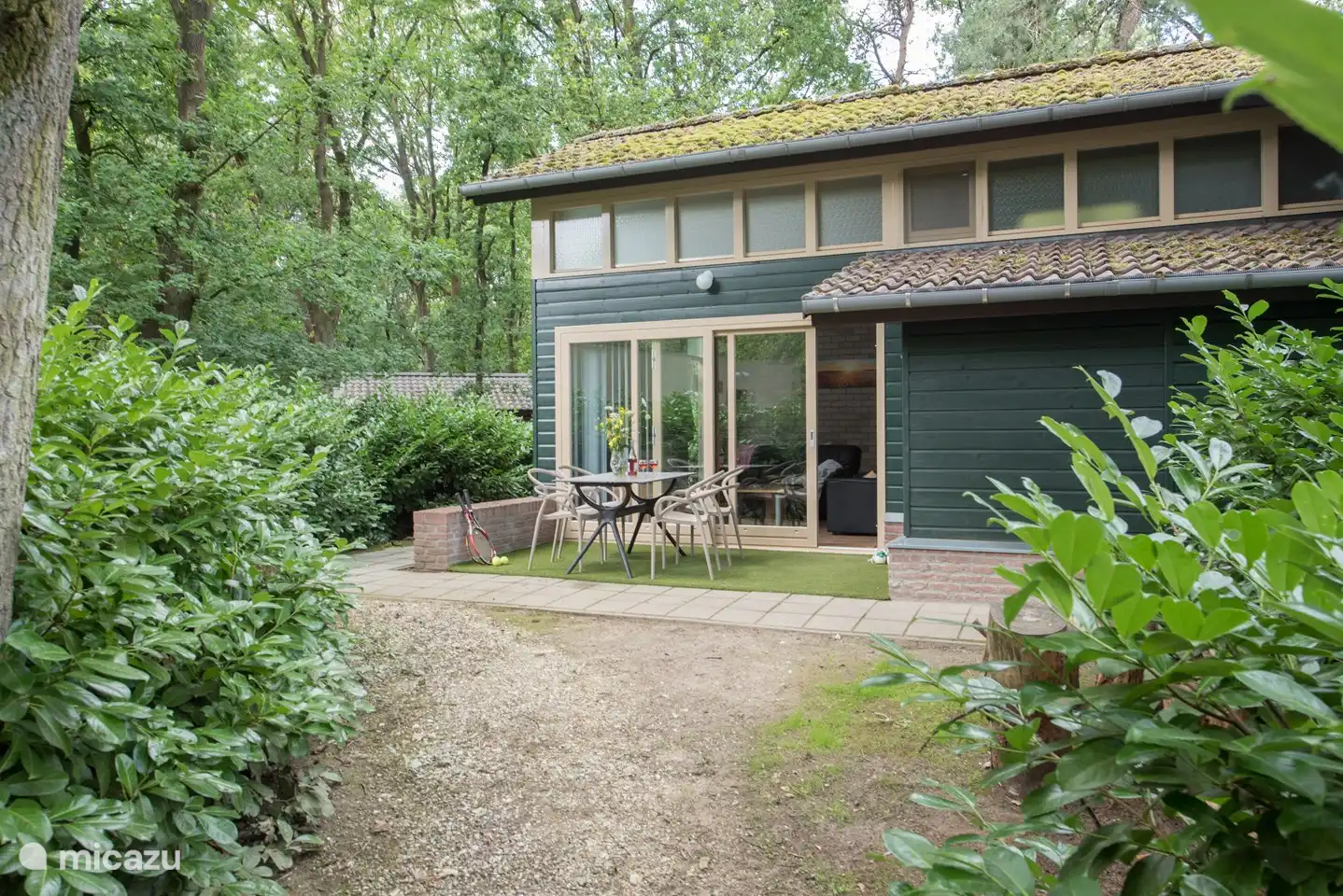 Der Garten mit der Terrasse