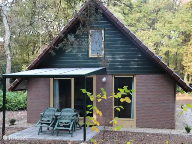 Walibi marrón en Países Bajos, Barbante Septentrional, Heesch - bungaló Jardín con terraza cubierta