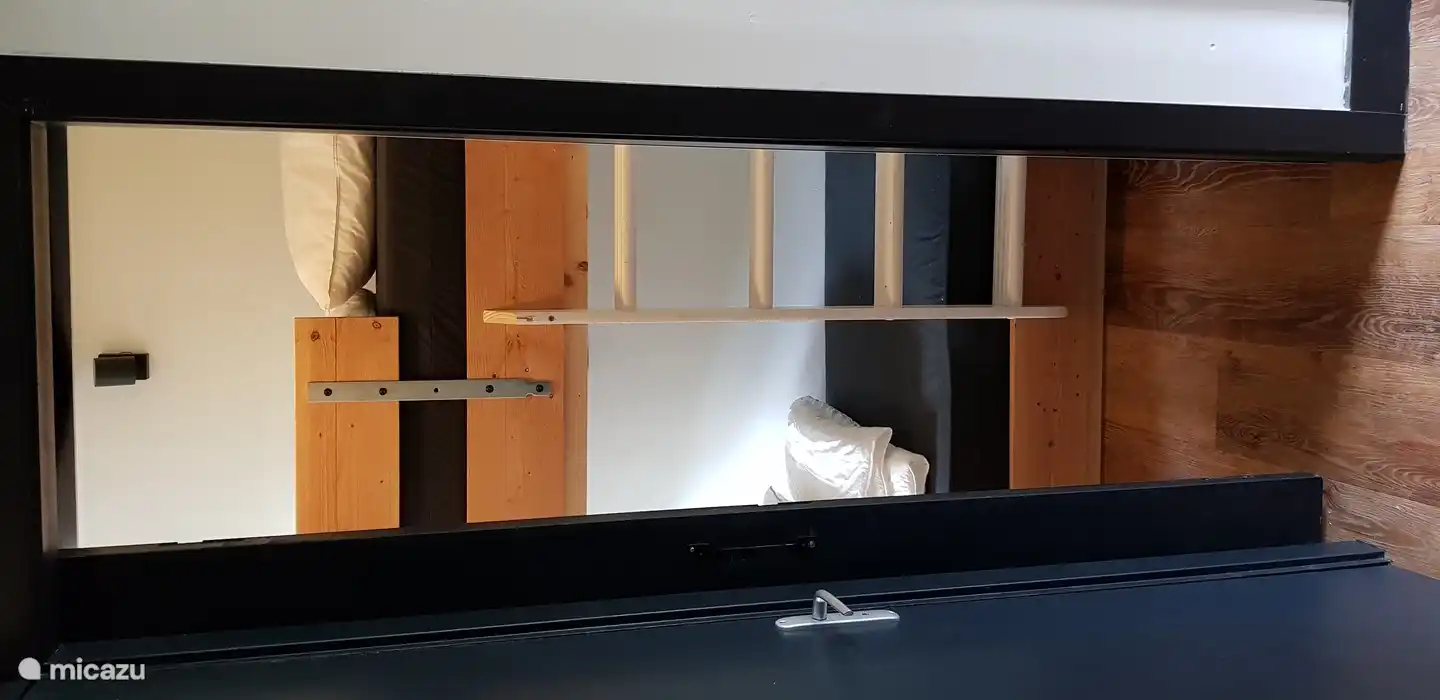 Kleines Schlafraum. für 2 Personen. mit Kleiderschrank.