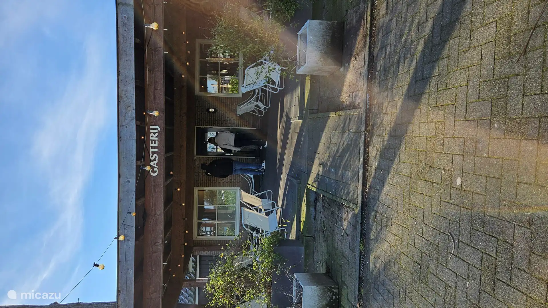 De Gasterij, das Restaurant.
Sommer mit Terrasse im Freien, Snacks, Eis und Pizza zum Mitnehmen das ganze Jahr über.