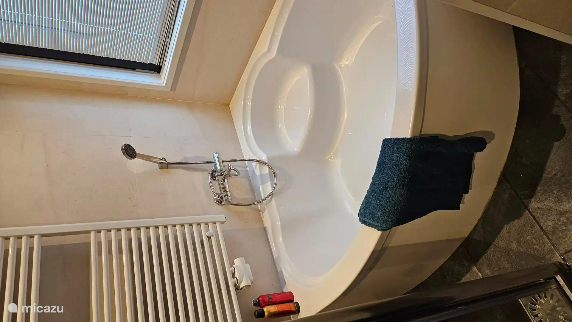 Schöne große Badewanne für 2 Personen