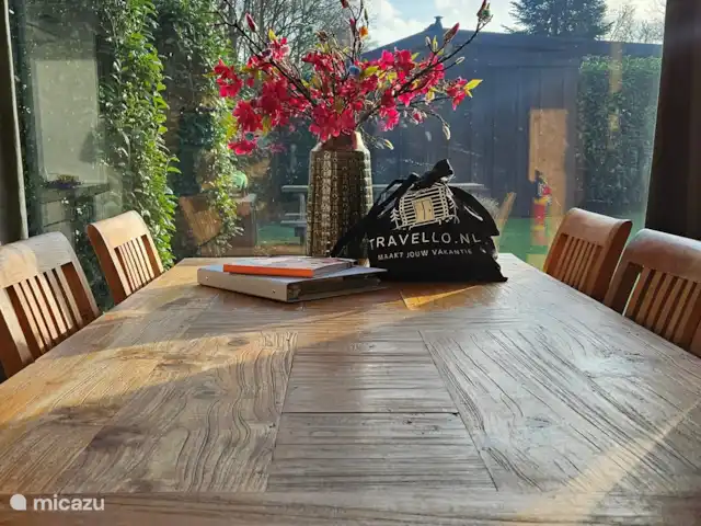 Horizon | Pays-Bas, Gueldre, Voorthuizen - bungalow Table à manger donnant sur le jardin.