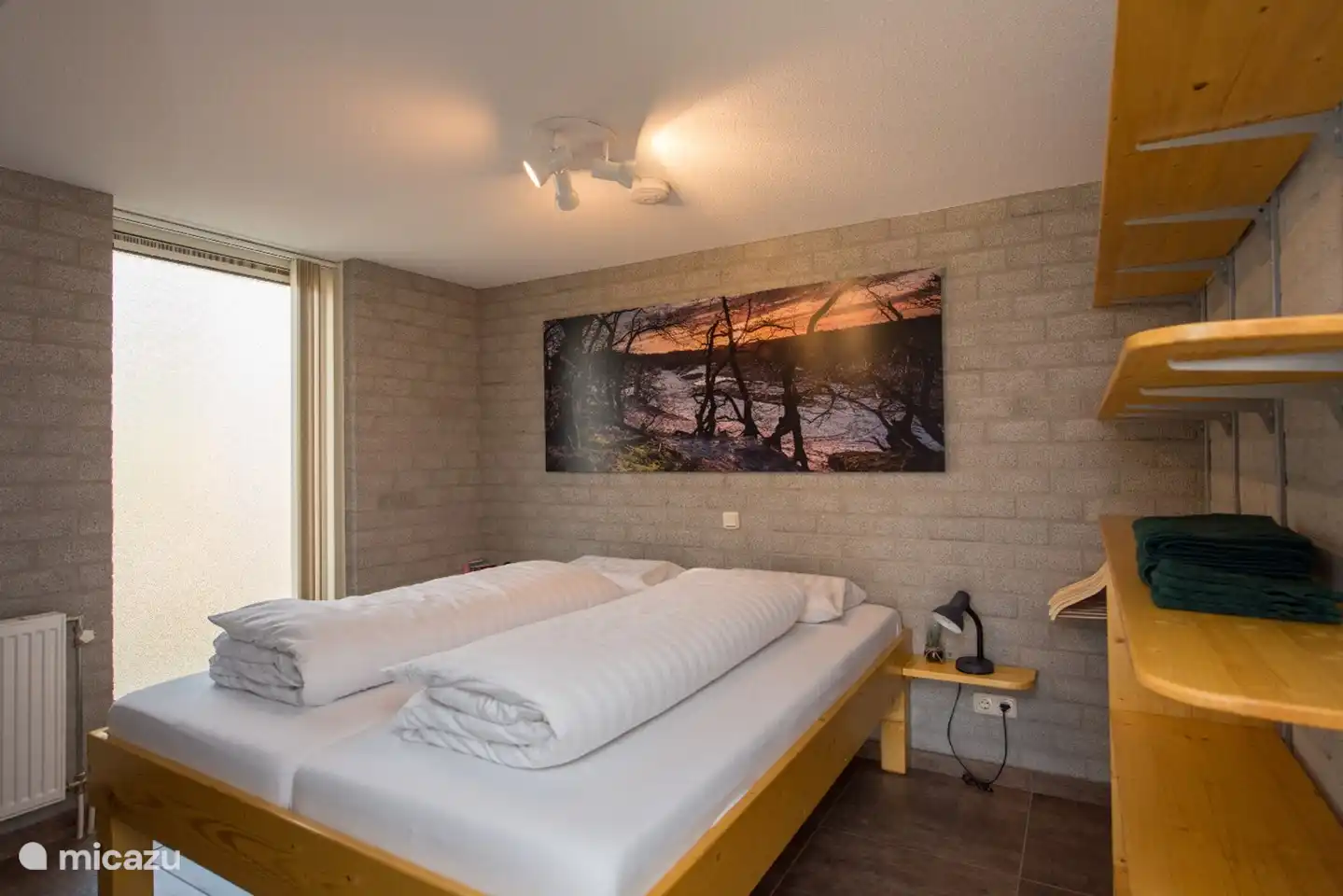 Schlafzimmer mit Doppelbett