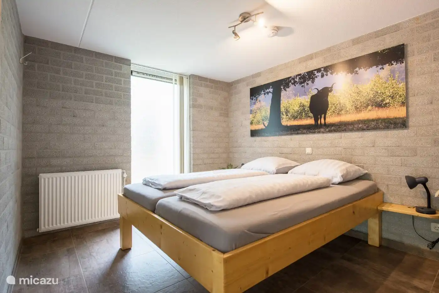 Schlafzimmer mit Doppelbett