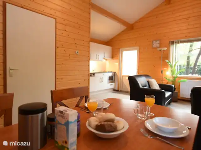 Paon bleu | Pays-Bas, Brabant-Septentrional, Heesch - bungalow Profitez d'un bon petit-déjeuner ensemble