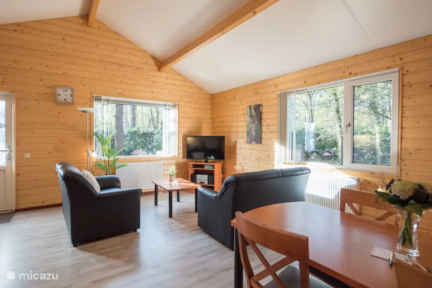 Sitzecke mit Blick auf den Garten