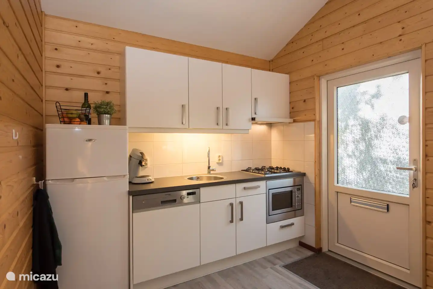 Voll ausgestattete Küche