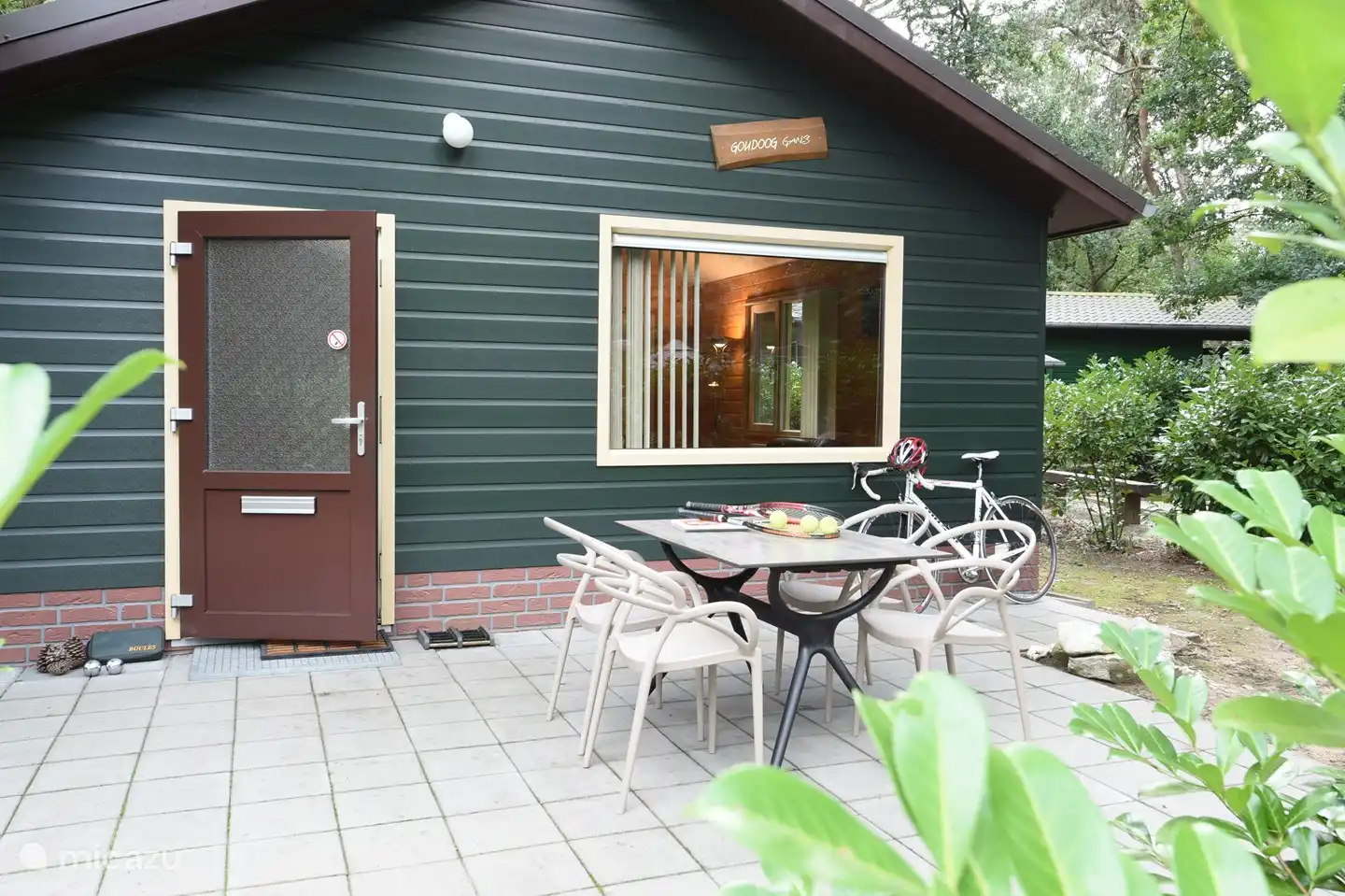 Bungalow de Goudooggans der Garten mit Terrasse.