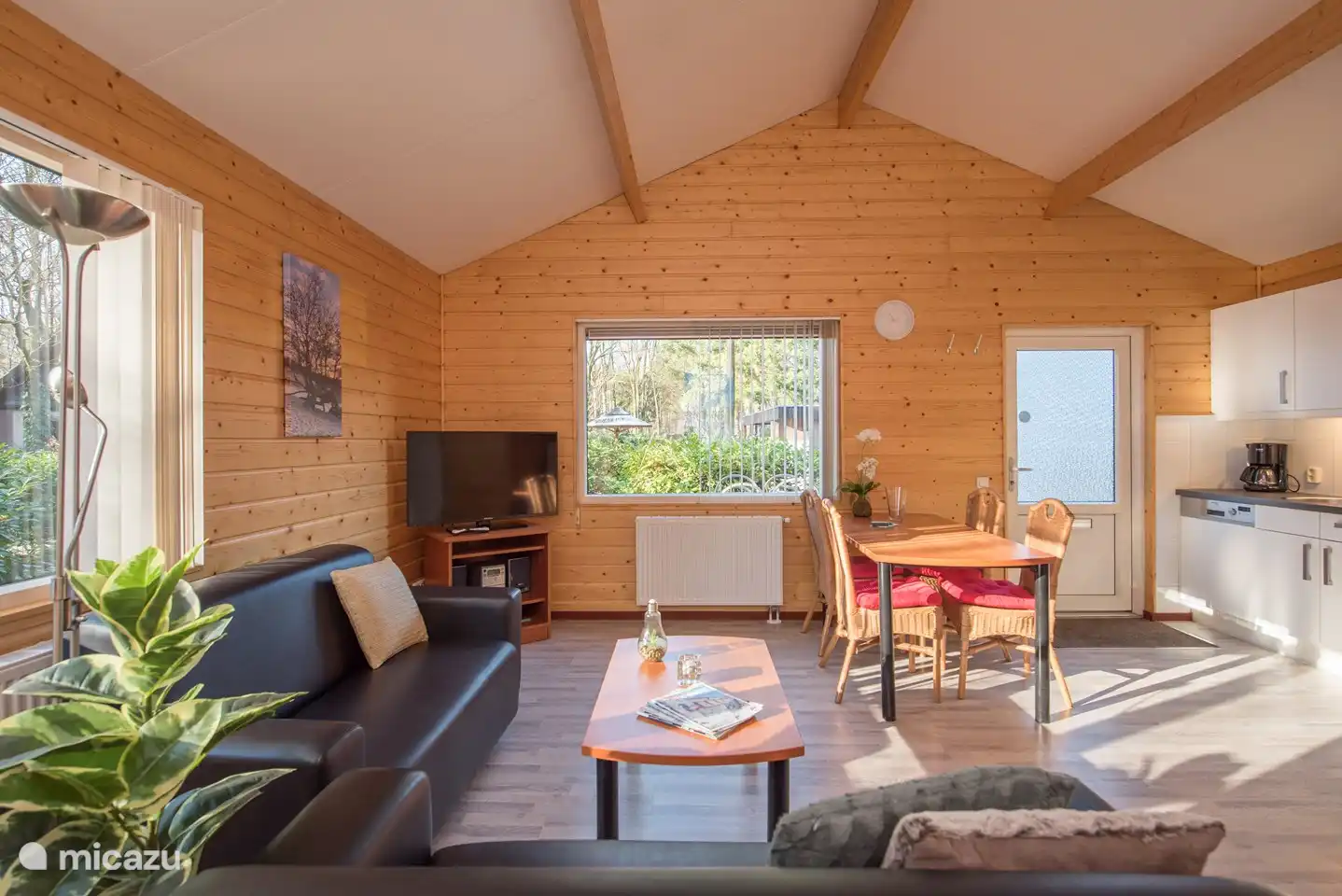 Sitzecke und Esstisch