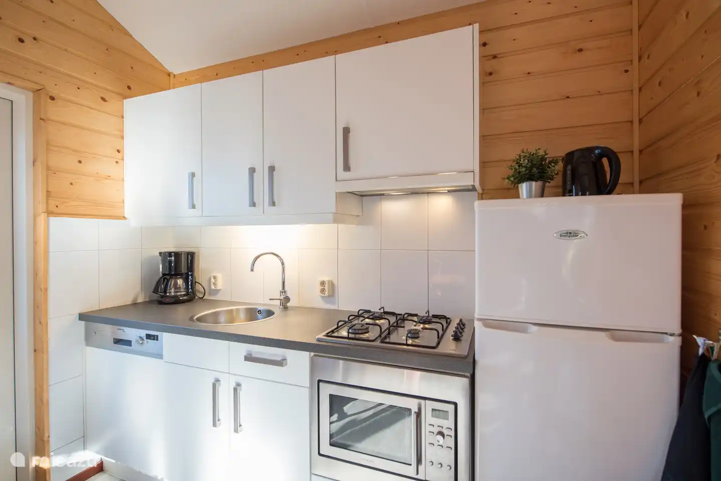 Voll ausgestattete Küche