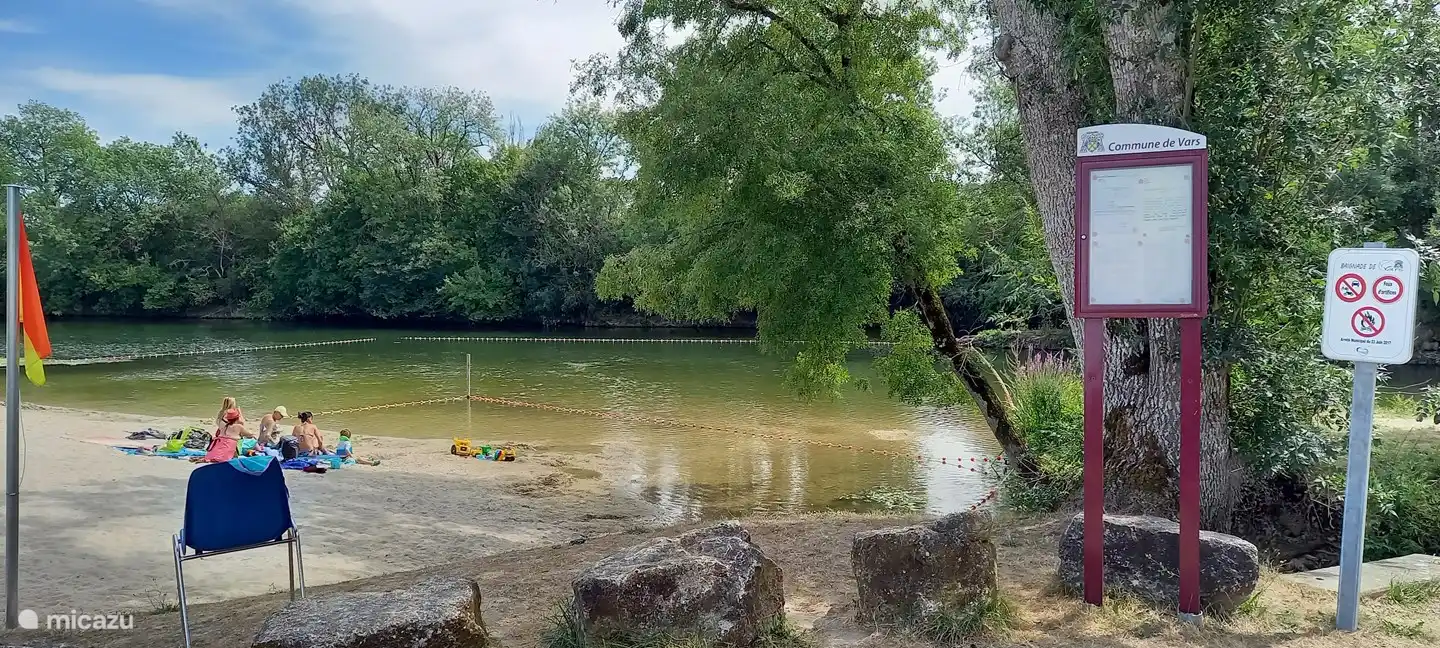 Vars, beach with lifeguard (10 minutes away)