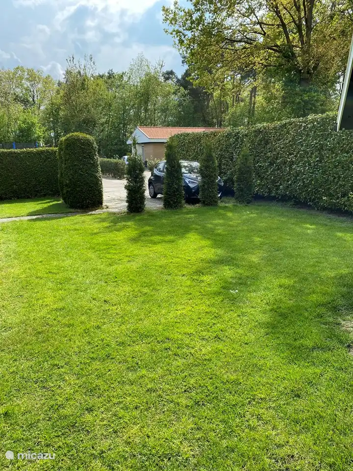 Geräumiger Privatparkplatz für 1 Auto