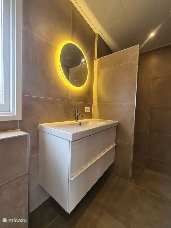 Komplett renoviertes Badezimmer im März 2023.