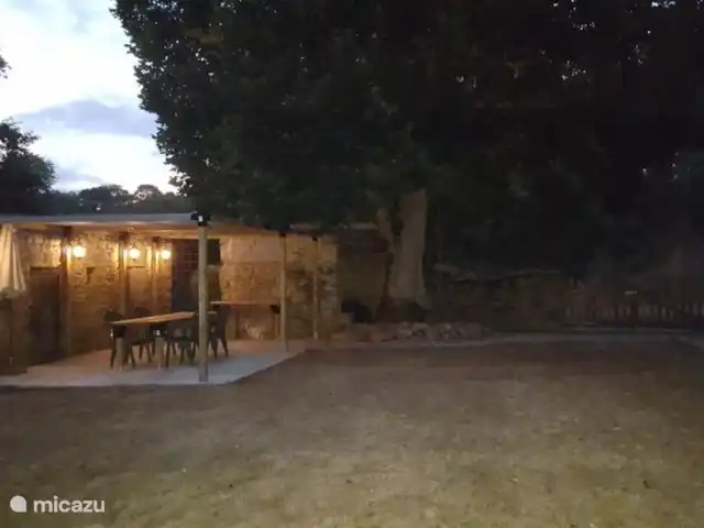 gîte / cottage huren in Frankrijk, Puy-de-Dôme, Pionsat – Le Vieux Tilleul Gezellig overdekt terras