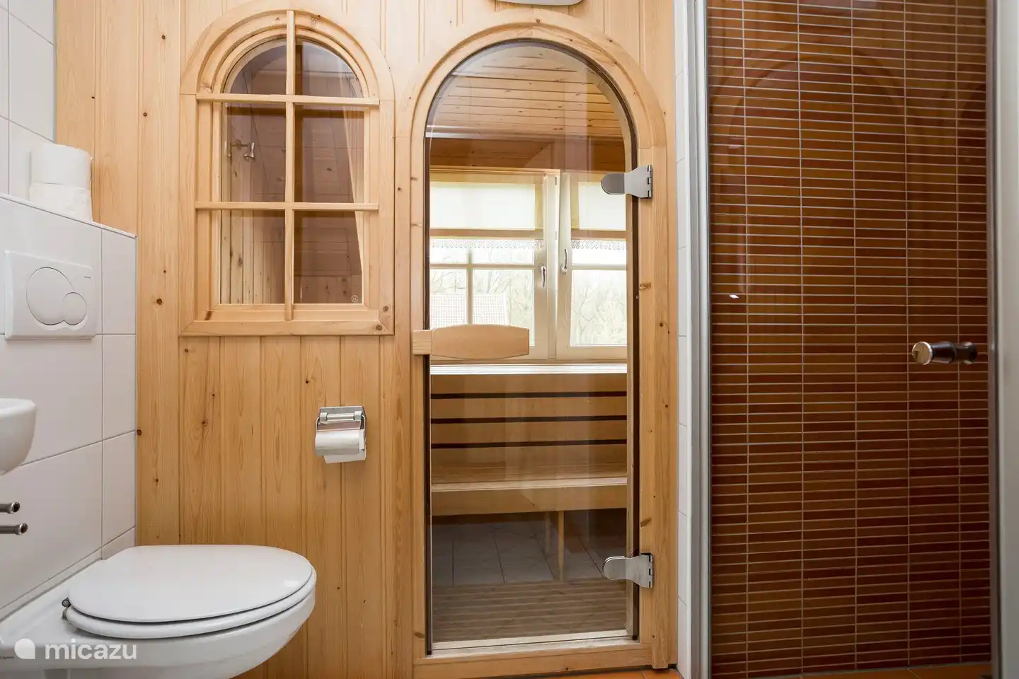 Le sauna dans la deuxième salle de bain