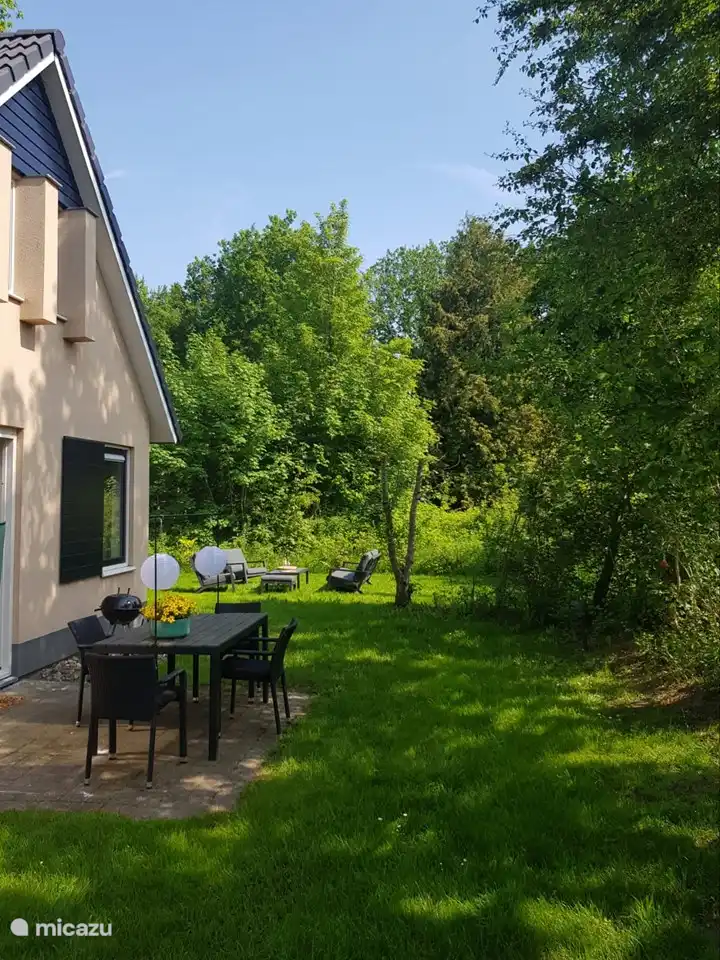 Hintere Terrasse am Morgen