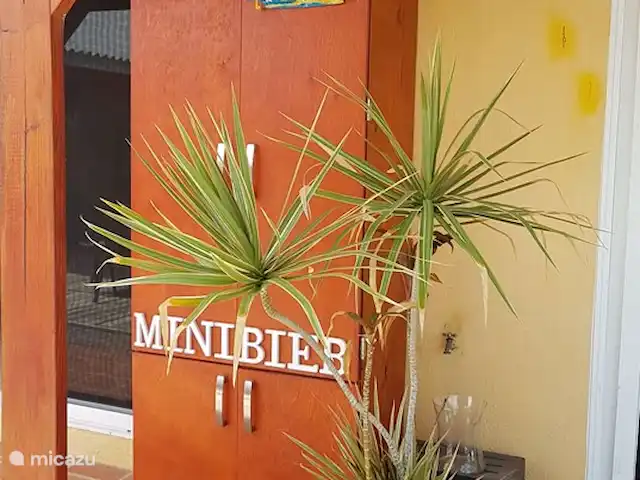 appartement huren in Curaçao, Banda Ariba (oost), Montan'i Rei – Warawara Kast met boeken en spelletjes