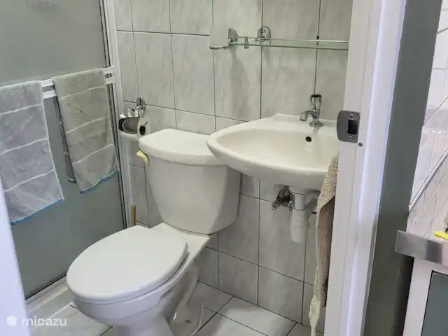 studio huren in Curaçao, Banda Ariba (oost), Montan'i Rei – Mofi Badkamer met warm water